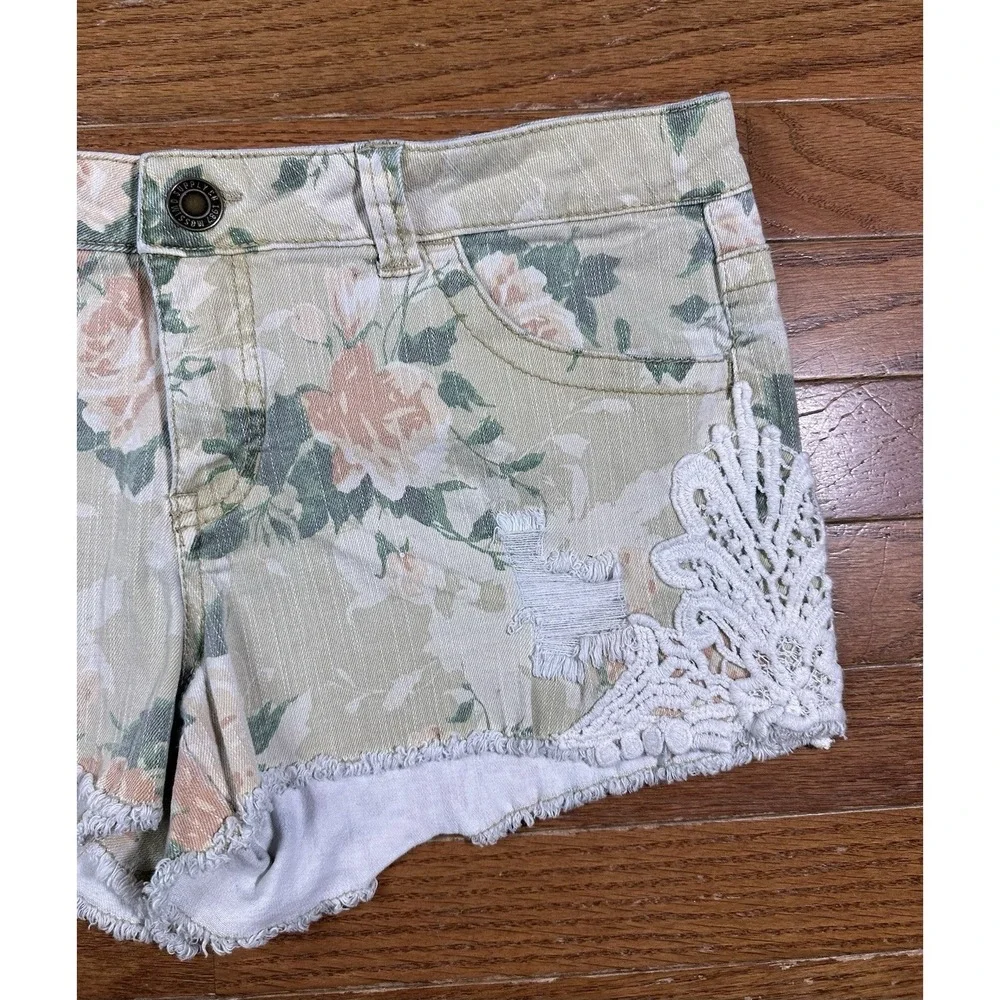 Mossimo Supply Co Floral Denim Shorts Women's Size 13 Fit 6 Lace Trim Distressed